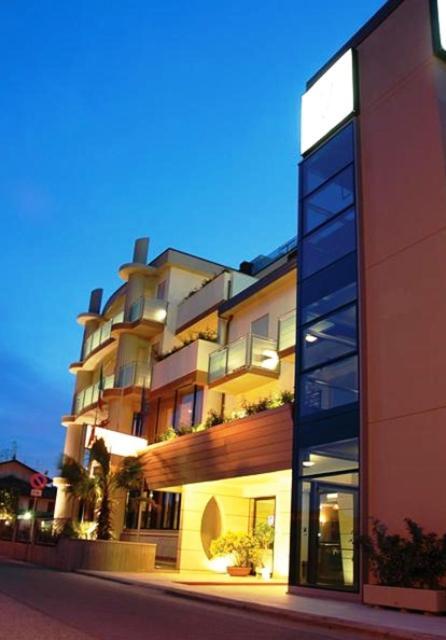 Hotel Capitol San Mauro Mare Buitenkant foto
