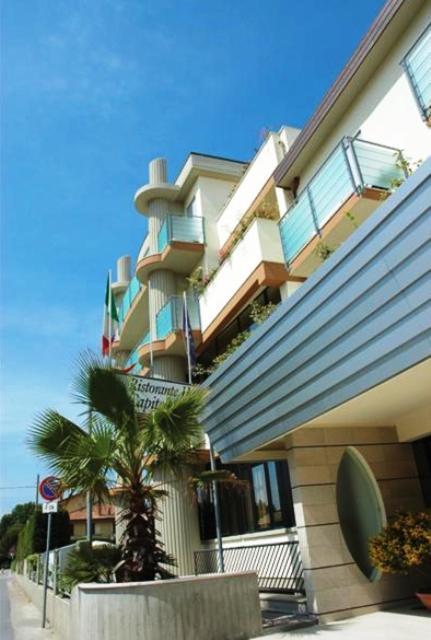 Hotel Capitol San Mauro Mare Buitenkant foto