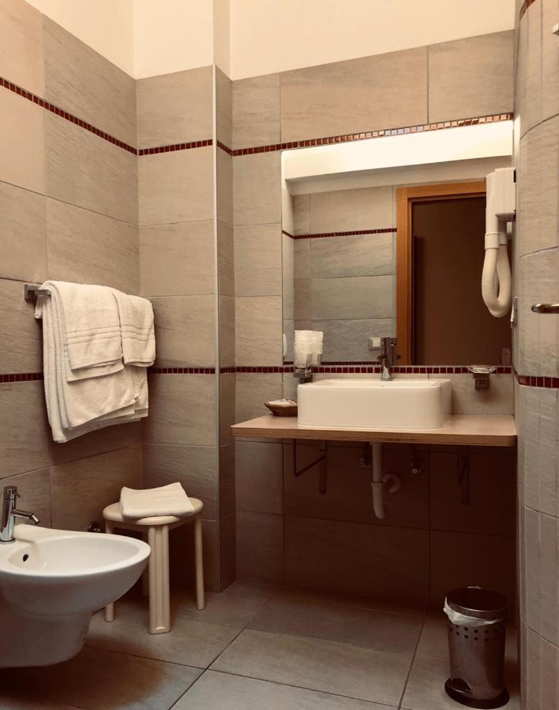 Hotel Capitol San Mauro Mare Buitenkant foto
