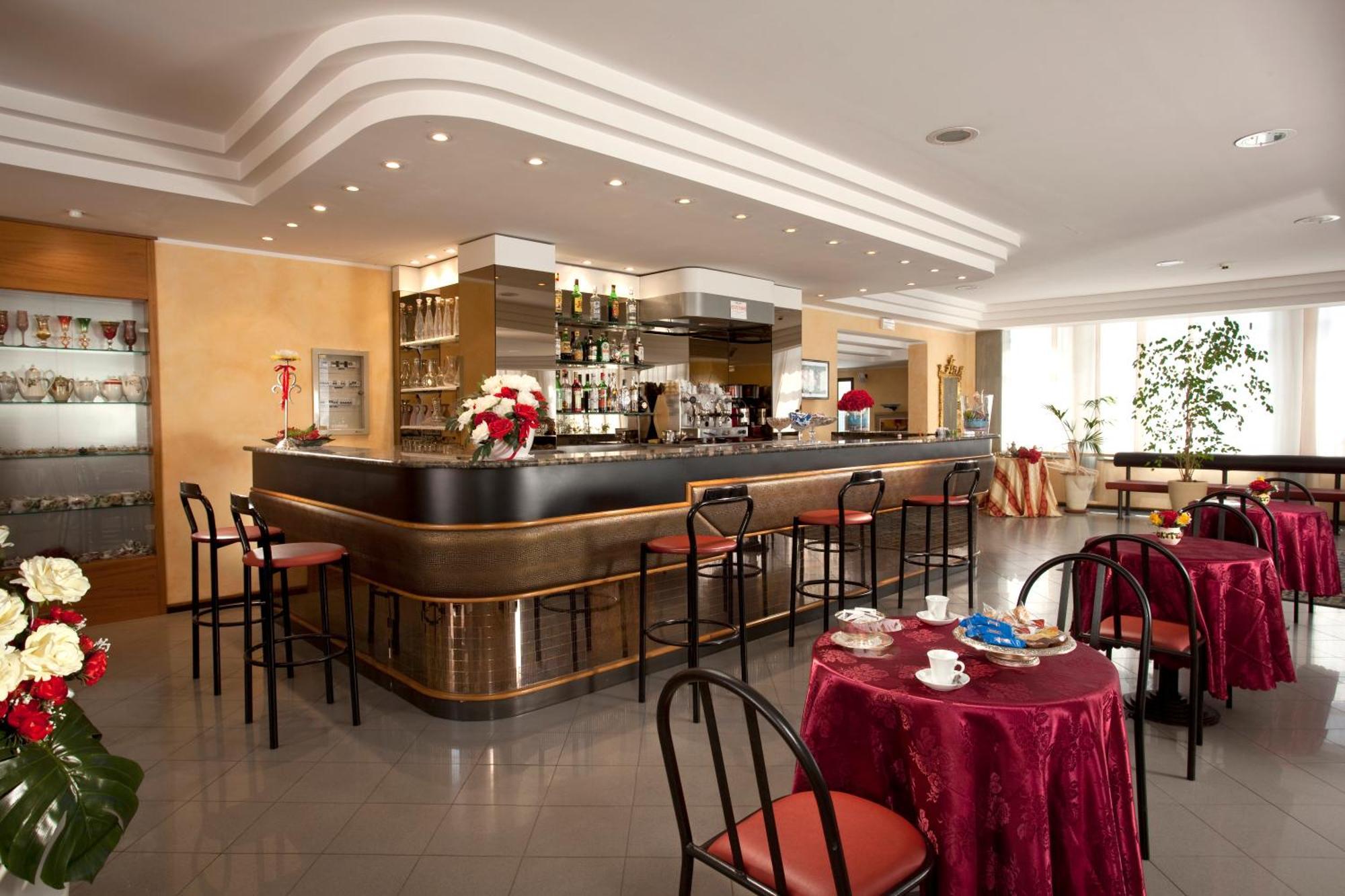 Hotel Capitol San Mauro Mare Buitenkant foto