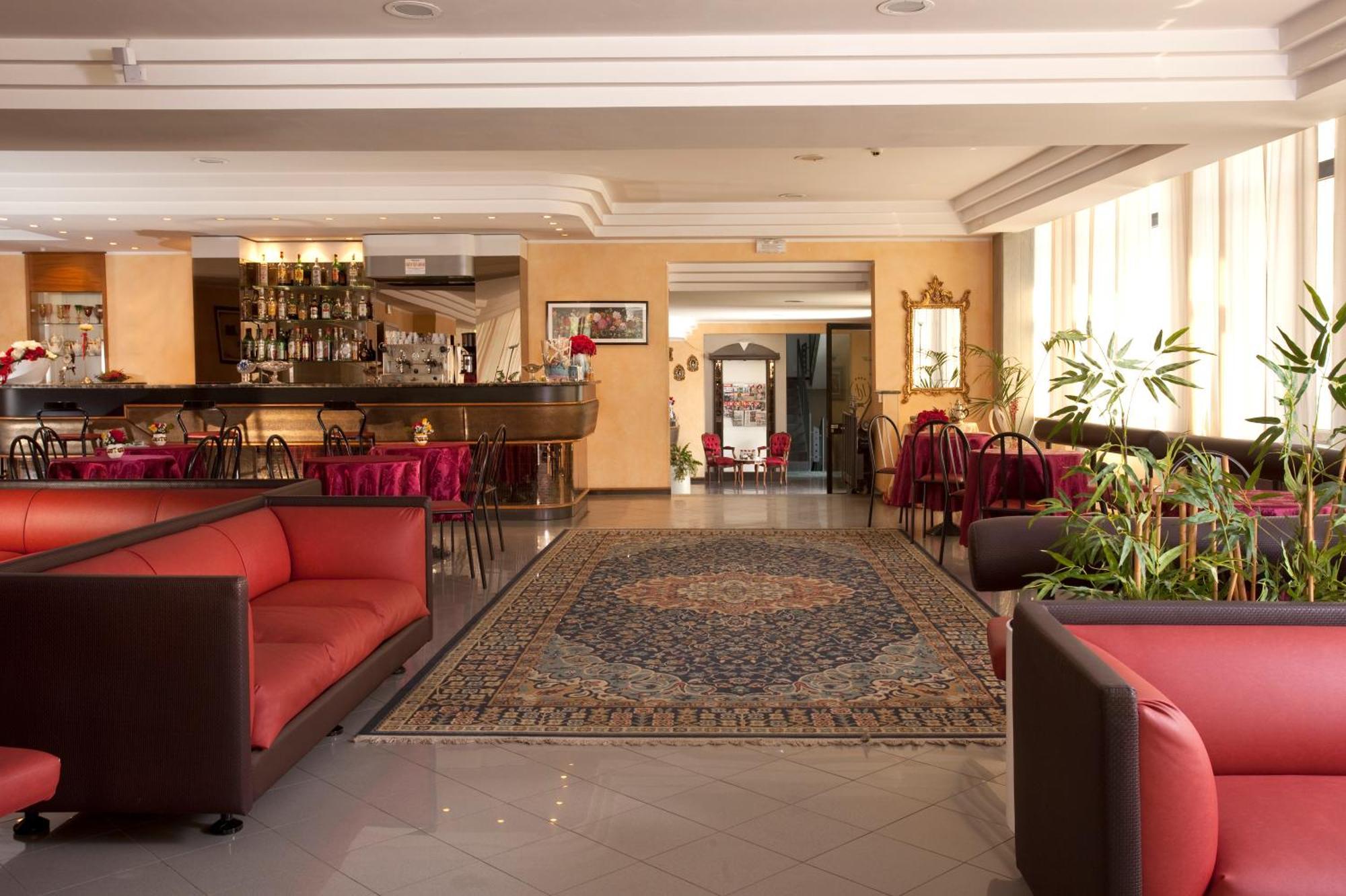 Hotel Capitol San Mauro Mare Buitenkant foto