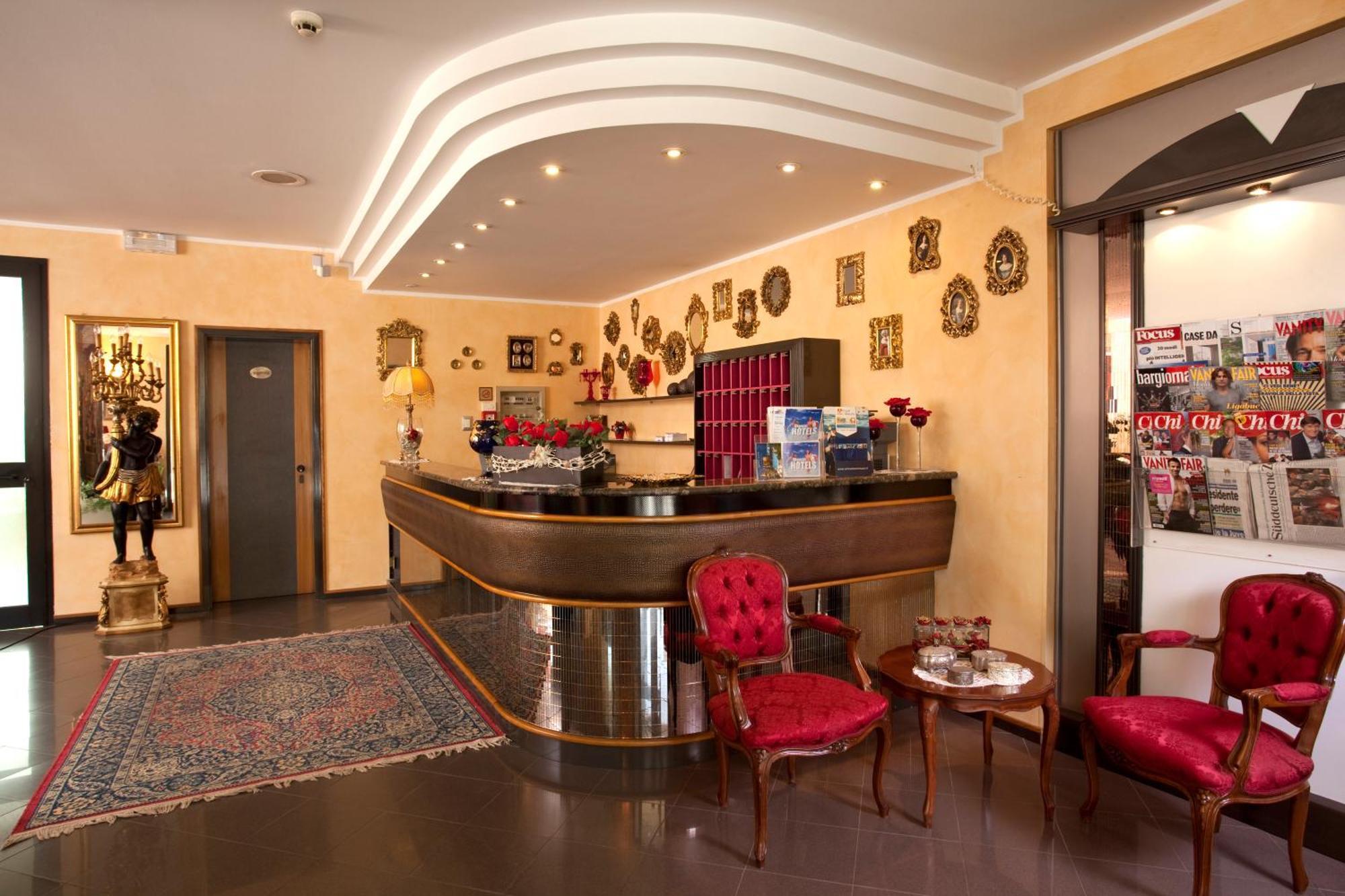 Hotel Capitol San Mauro Mare Buitenkant foto